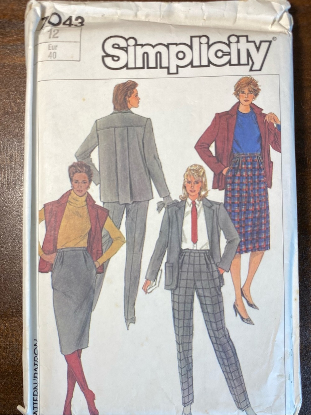 Simplicity Women’s Tailored Blazer & Trousers Pattern in Gray, Burgundy, Blue